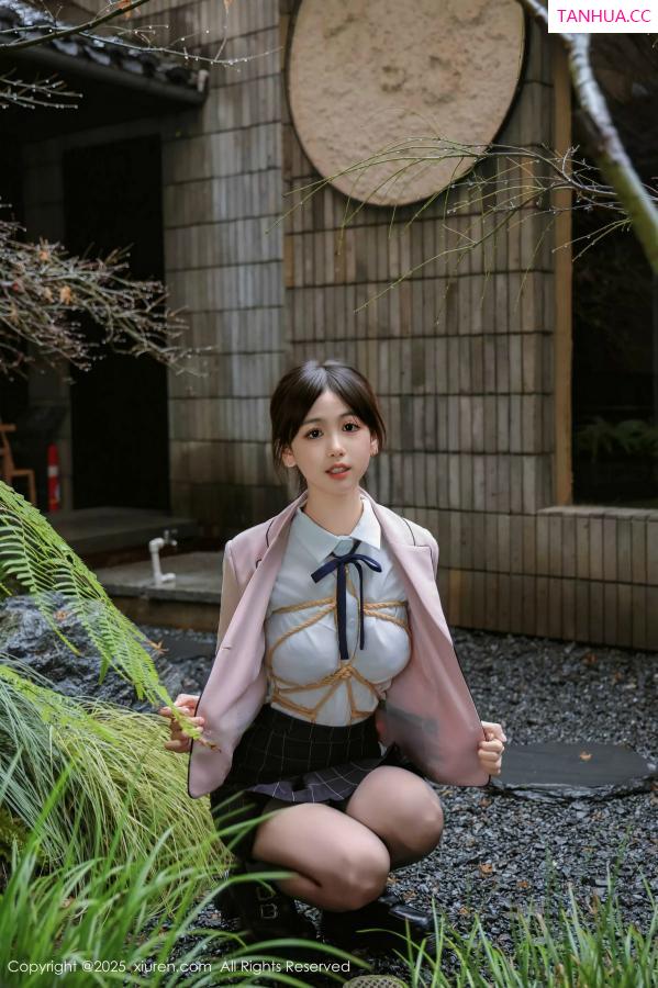   [XiuRen]高清写真图 2025.02.28 No.9949 奶芙乔乔 美腿黑丝第8张图片